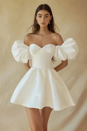 Robe de graduation blanche à épaules dénudées